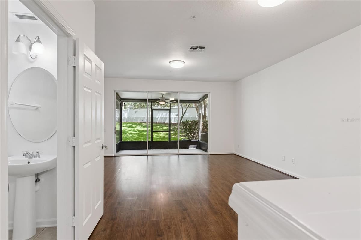 6887 SPERONE STREET — photo 11 of 37