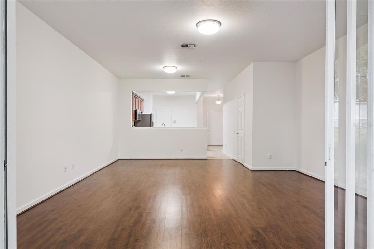 6887 SPERONE STREET — photo 13 of 37