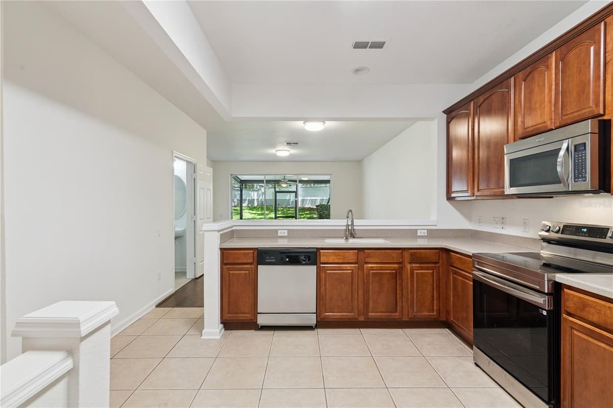 6887 SPERONE STREET — photo 17 of 37