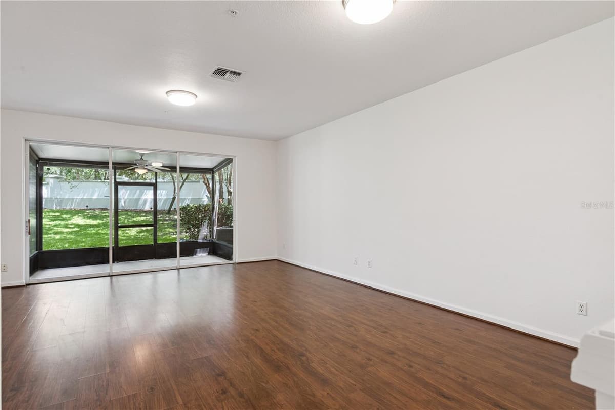 6887 SPERONE STREET — photo 10 of 37