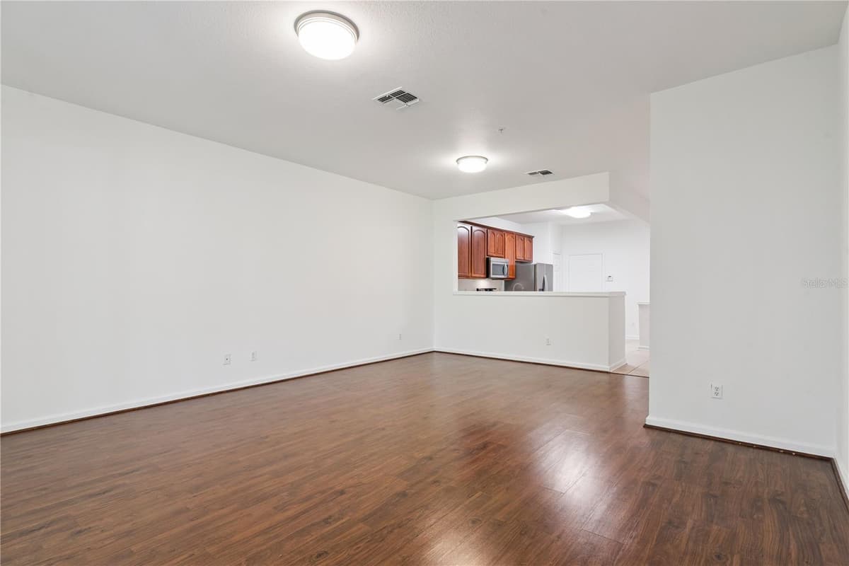 6887 SPERONE STREET — photo 14 of 37