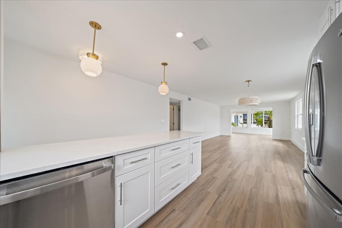 683 SPANISH DRIVE — photo 10 of 37