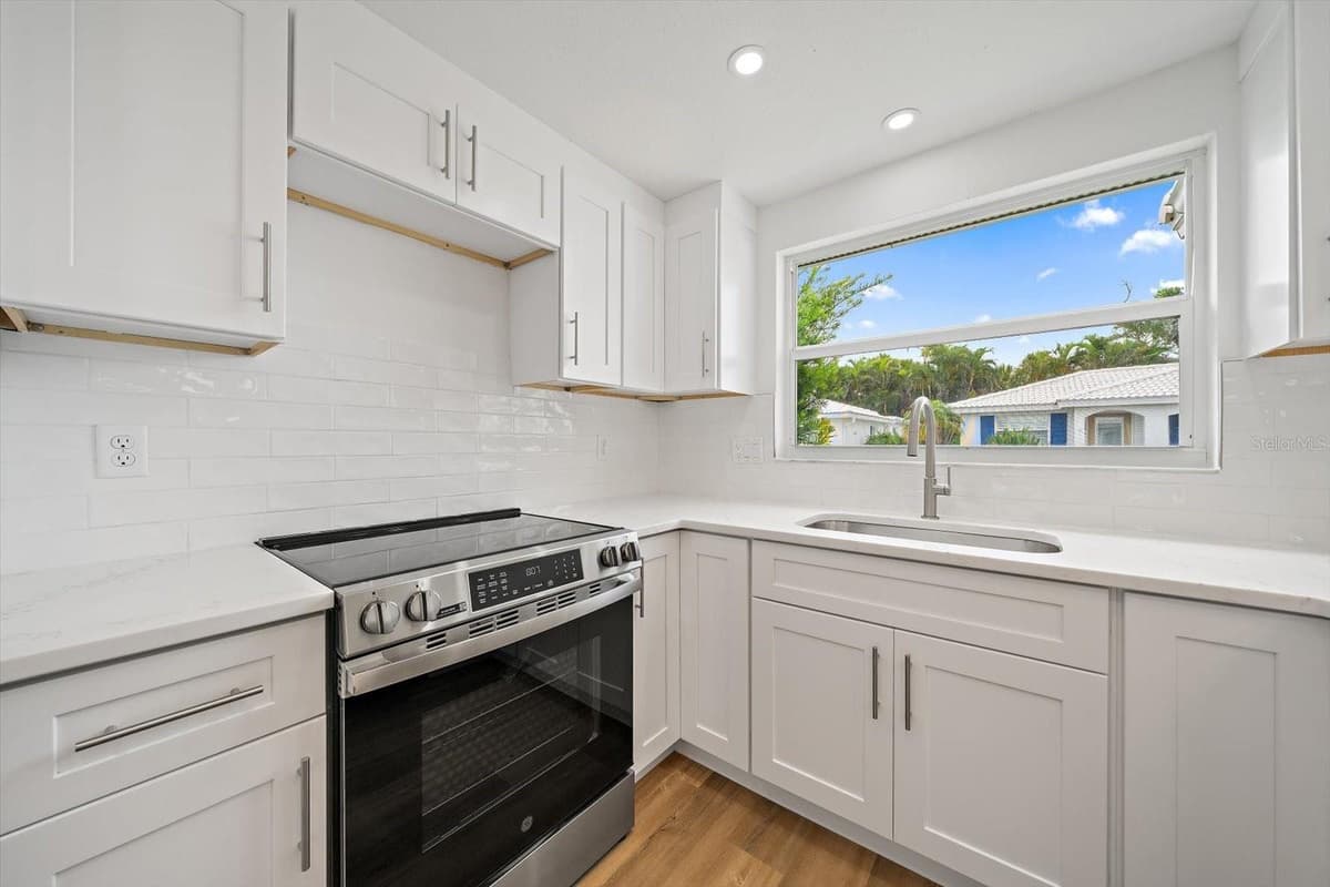 683 SPANISH DRIVE — photo 7 of 37