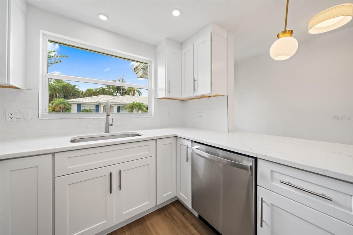 683 SPANISH DRIVE — photo 8 of 37