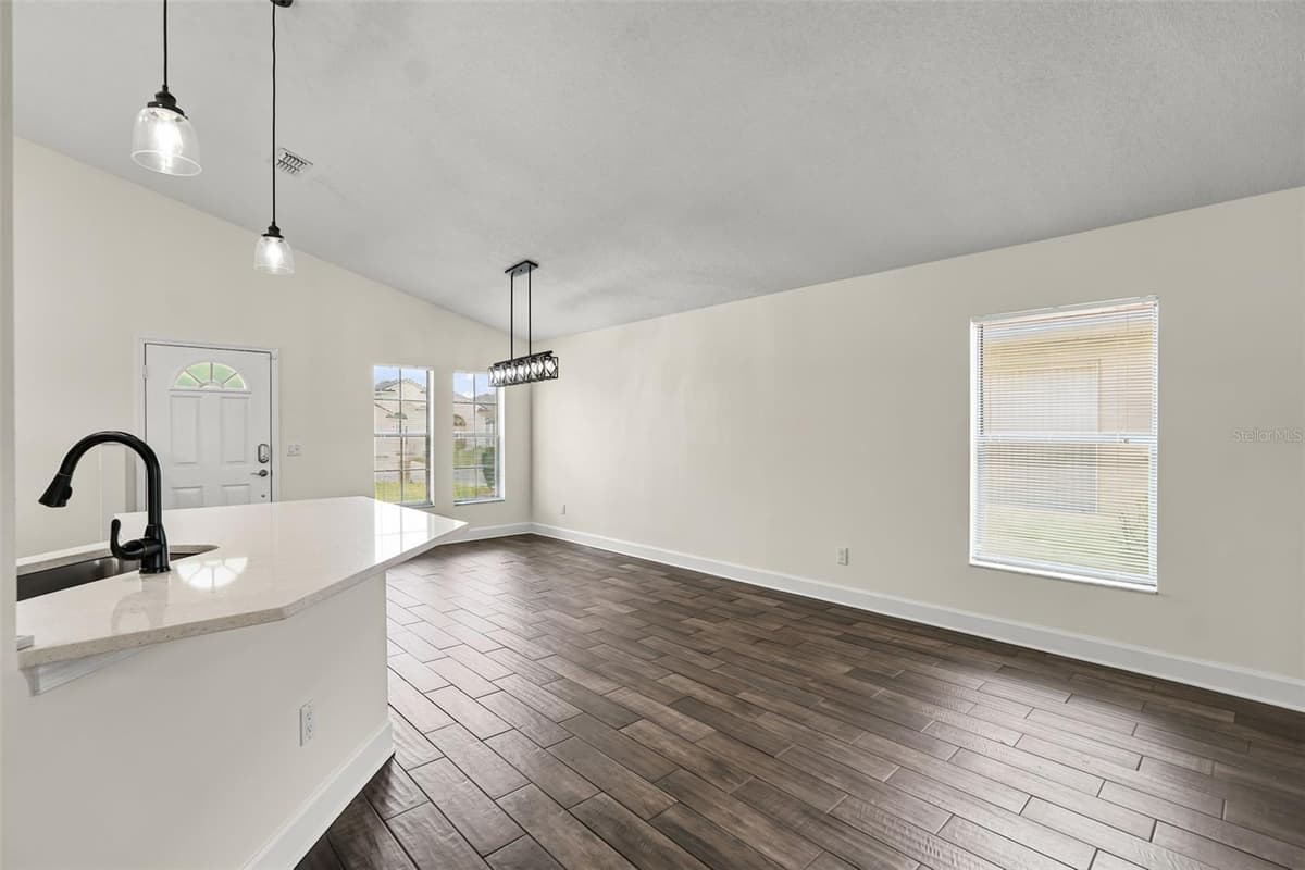 2608 DECK AVENUE — photo 10 of 38