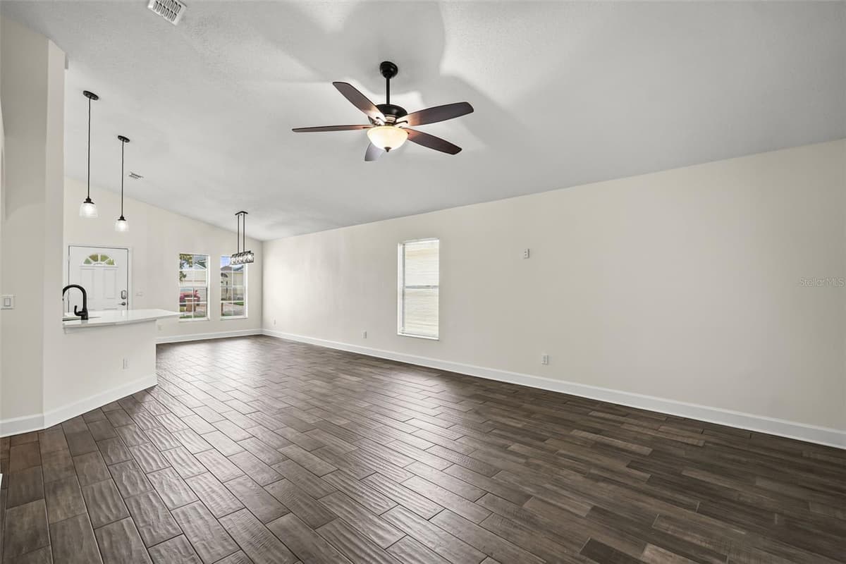 2608 DECK AVENUE — photo 11 of 38