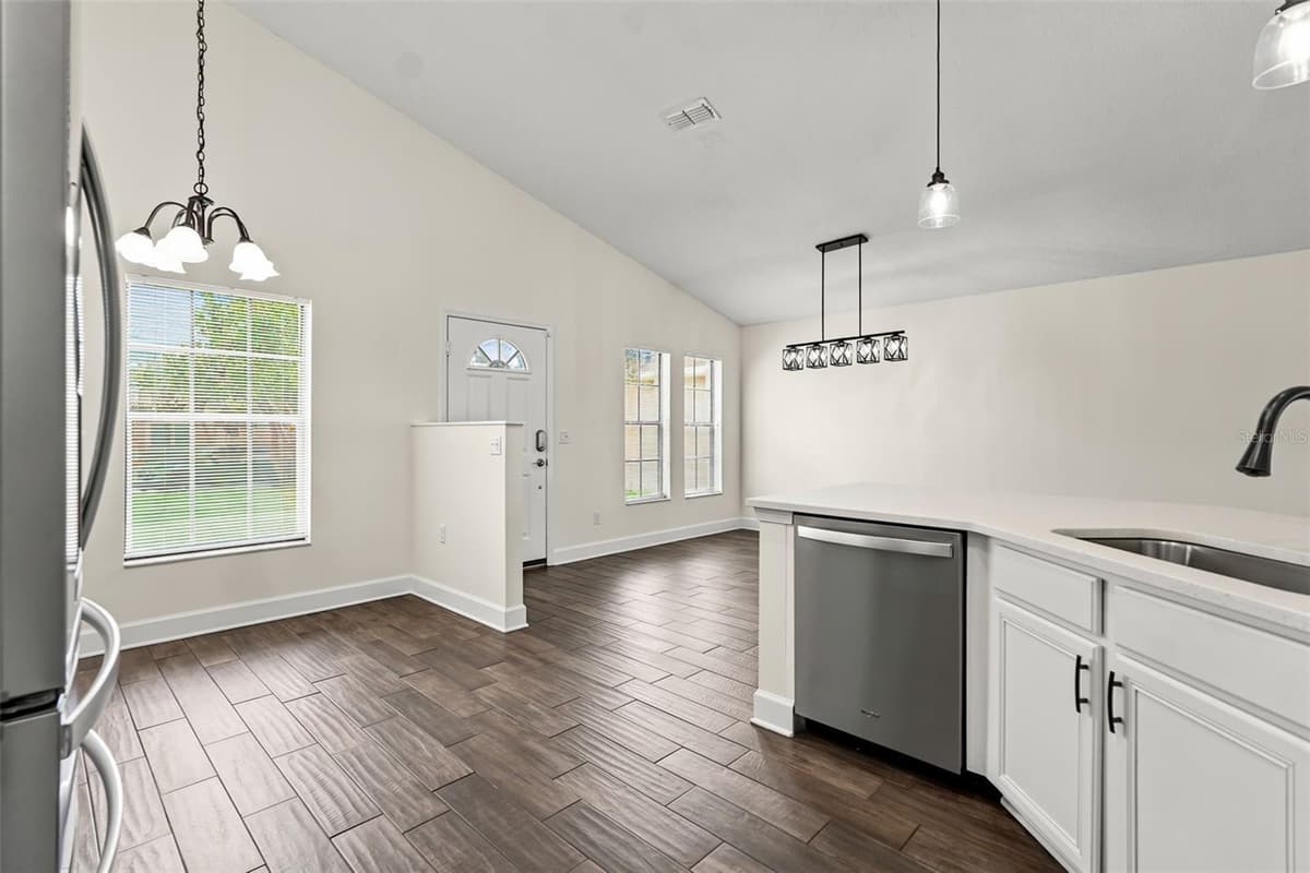 2608 DECK AVENUE — photo 5 of 38