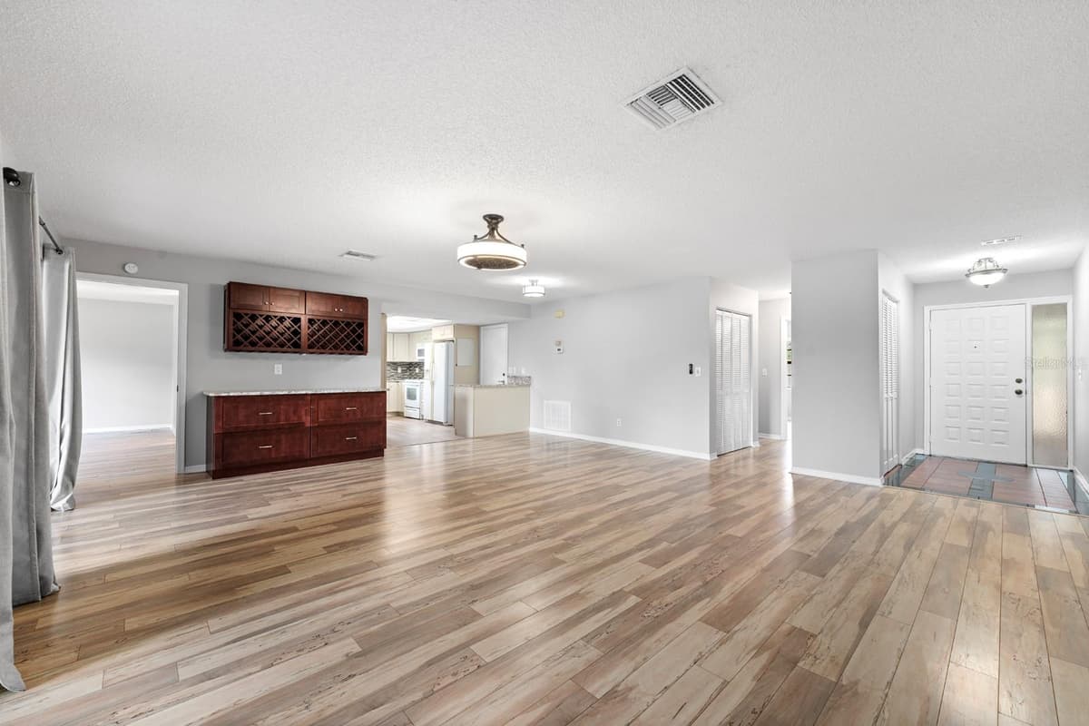 1409 LANGLEY DRIVE — photo 8 of 26