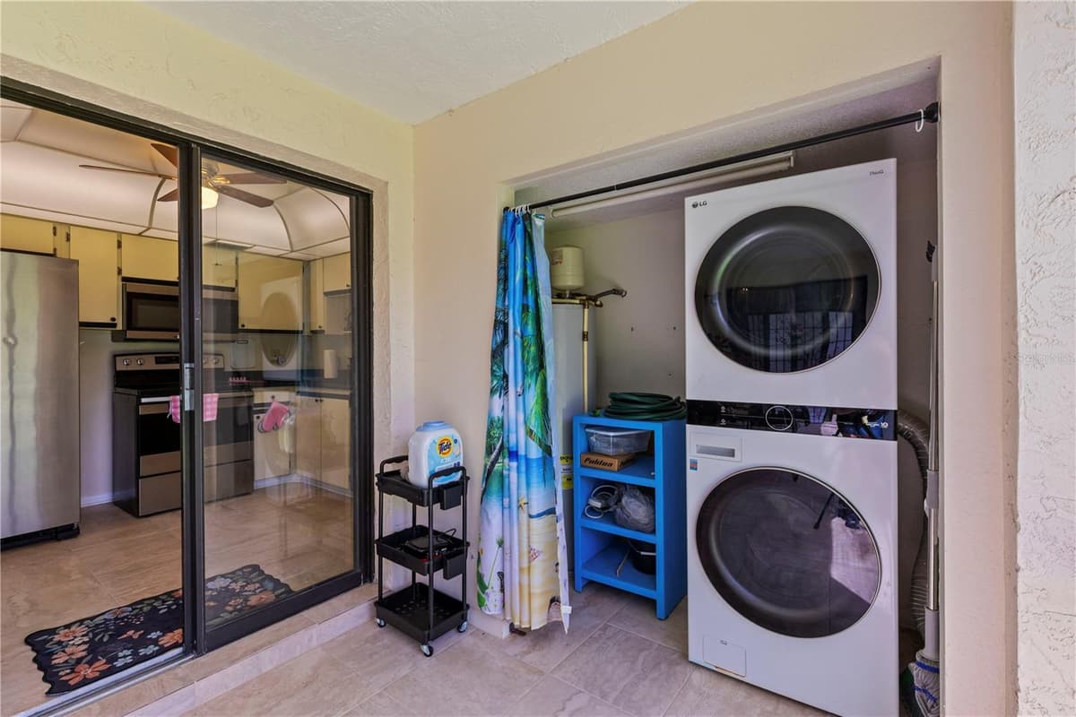 275 INDIGO DRIVE — photo 32 of 41
