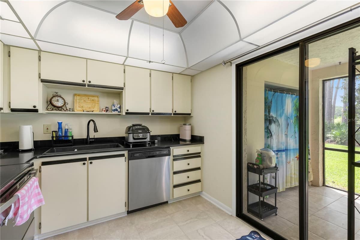275 INDIGO DRIVE — photo 18 of 41
