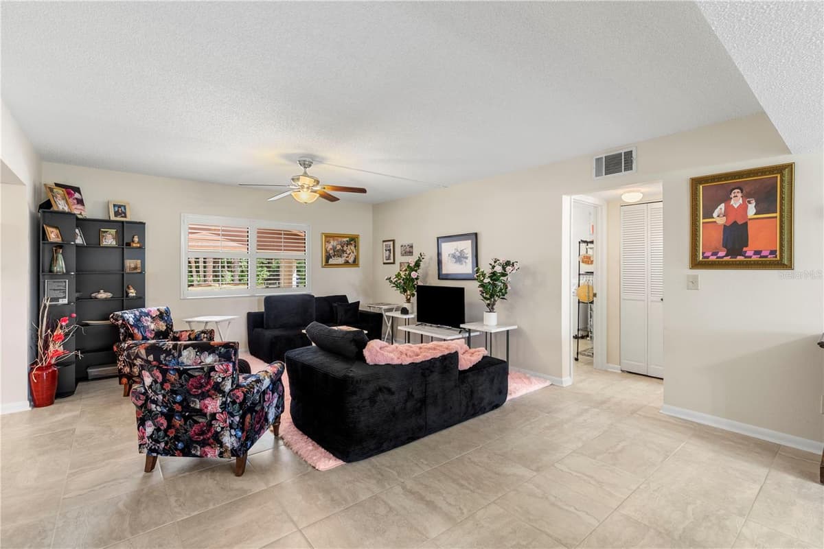 275 INDIGO DRIVE — photo 2 of 41