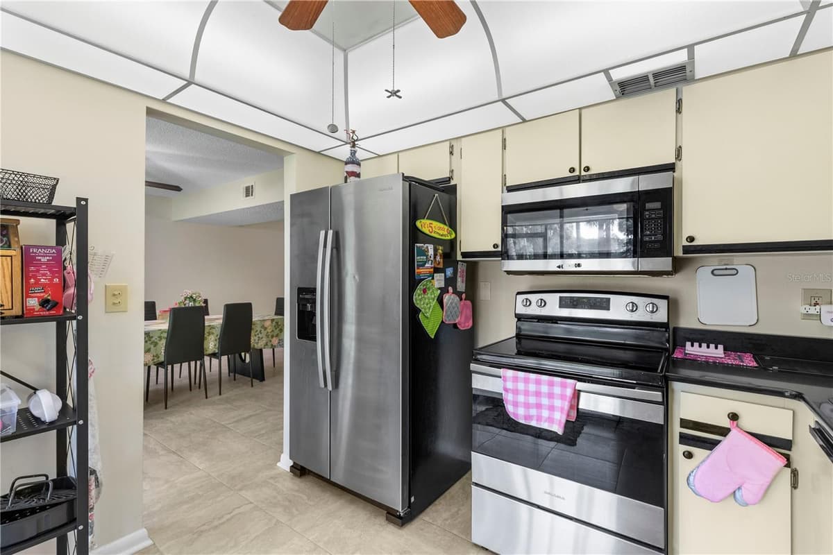 275 INDIGO DRIVE — photo 19 of 41