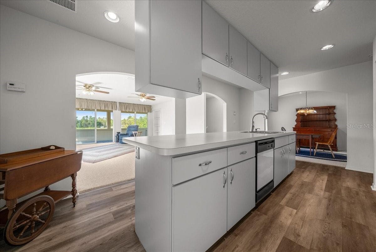 206 MALAUKA RADIAL — photo 15 of 80