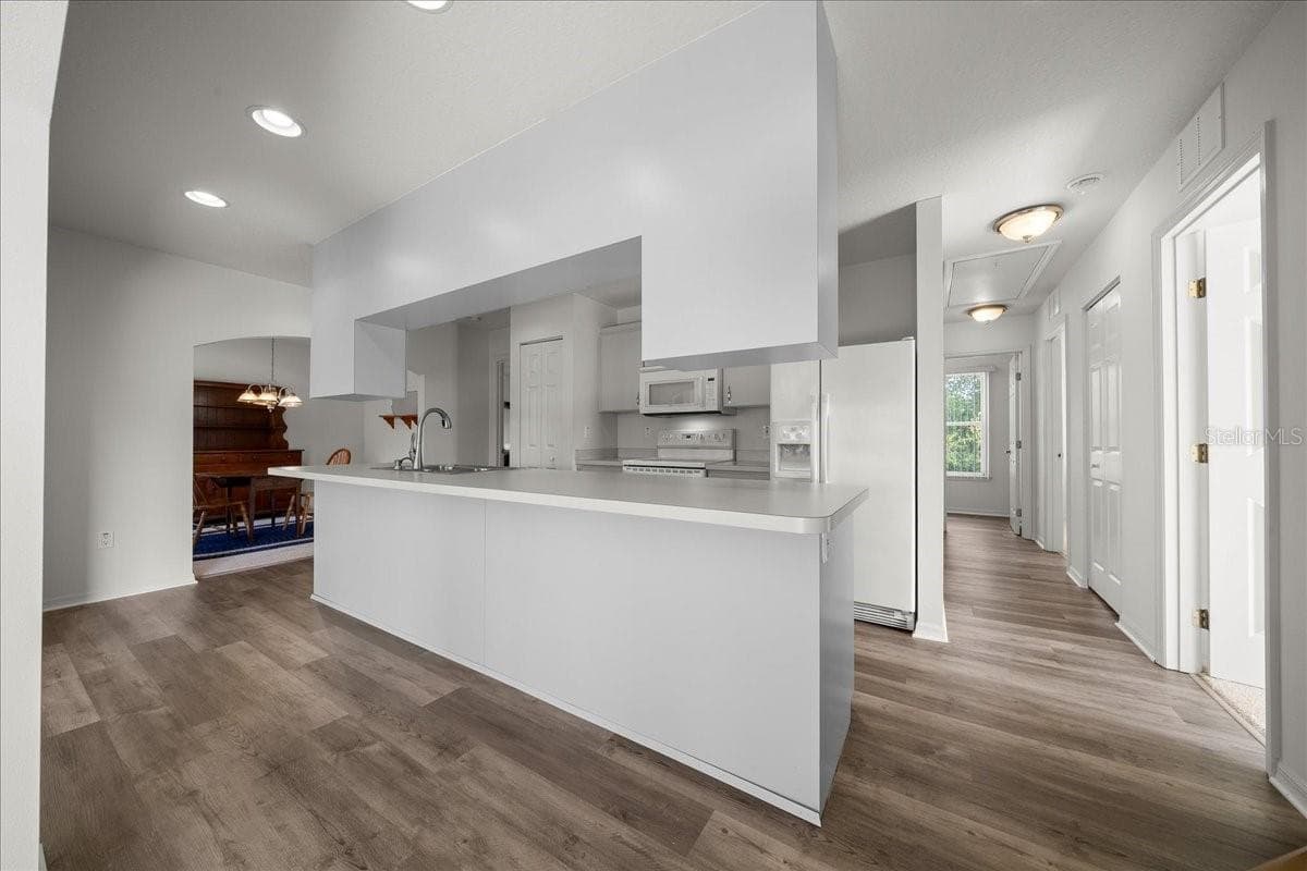 206 MALAUKA RADIAL — photo 19 of 80