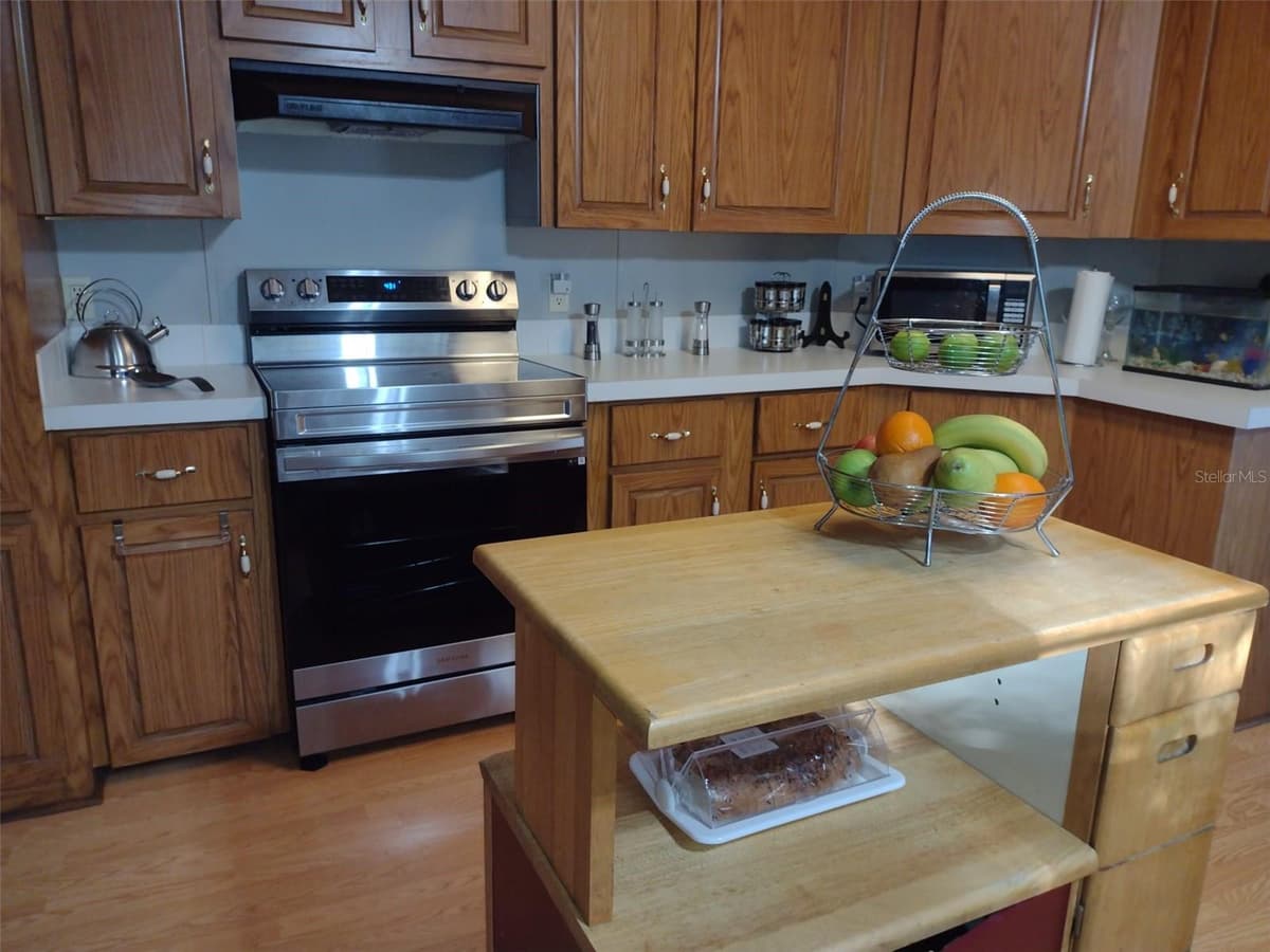 9070 196TH TERRACE — photo 6 of 33