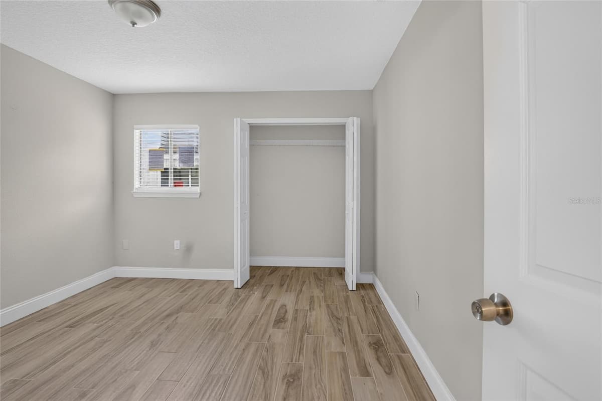 145 SCOTTSDALE SQUARE — photo 16 of 33