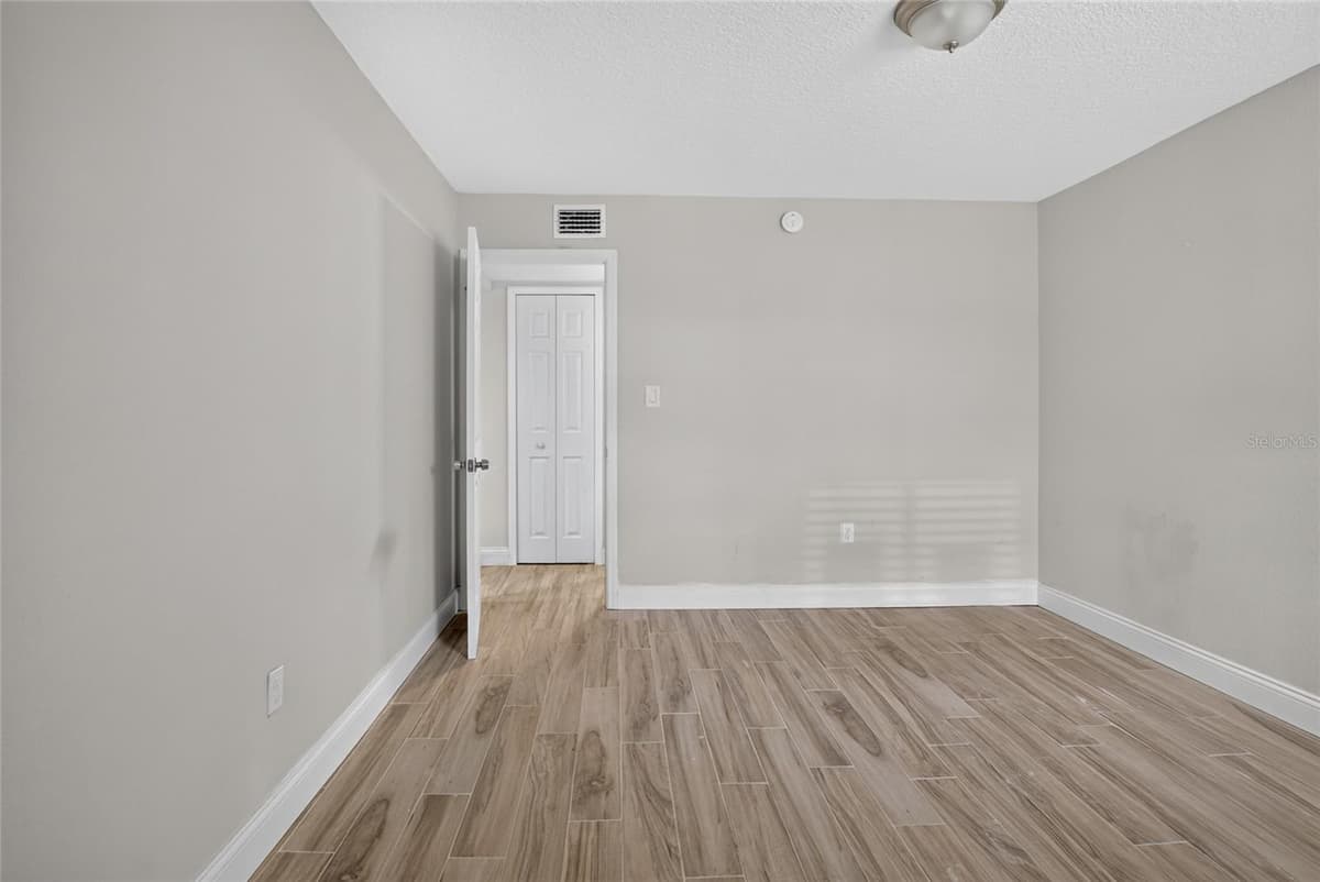 145 SCOTTSDALE SQUARE — photo 17 of 33