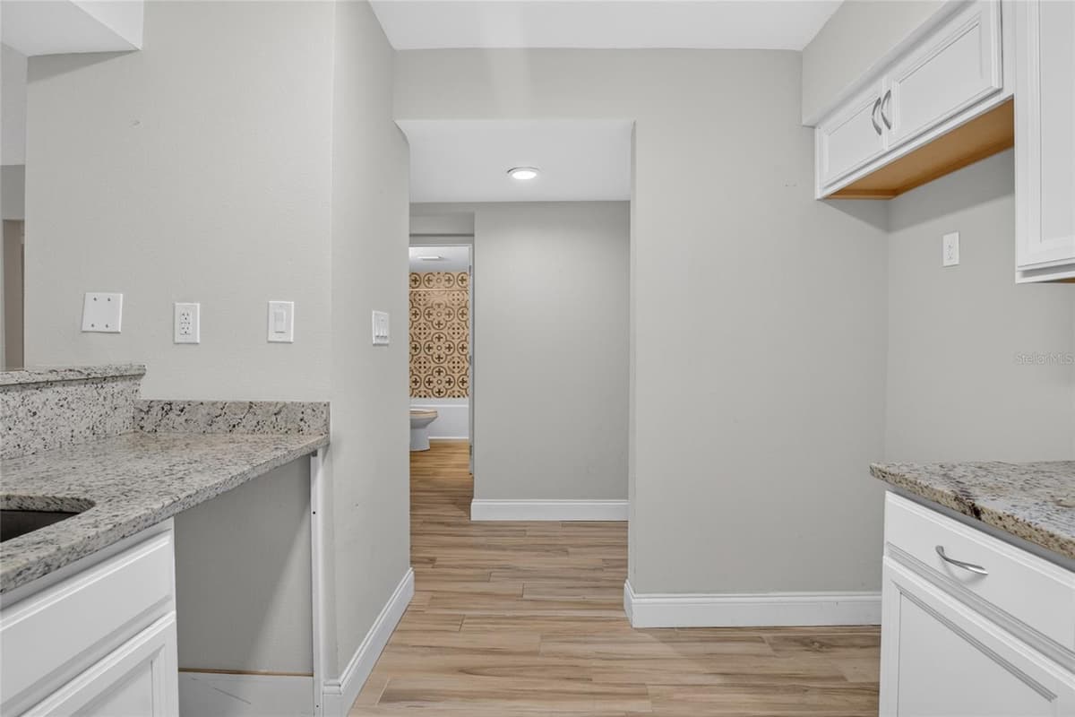 145 SCOTTSDALE SQUARE — photo 7 of 33