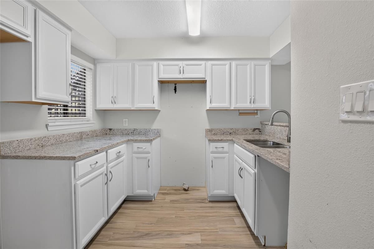 145 SCOTTSDALE SQUARE — photo 5 of 33