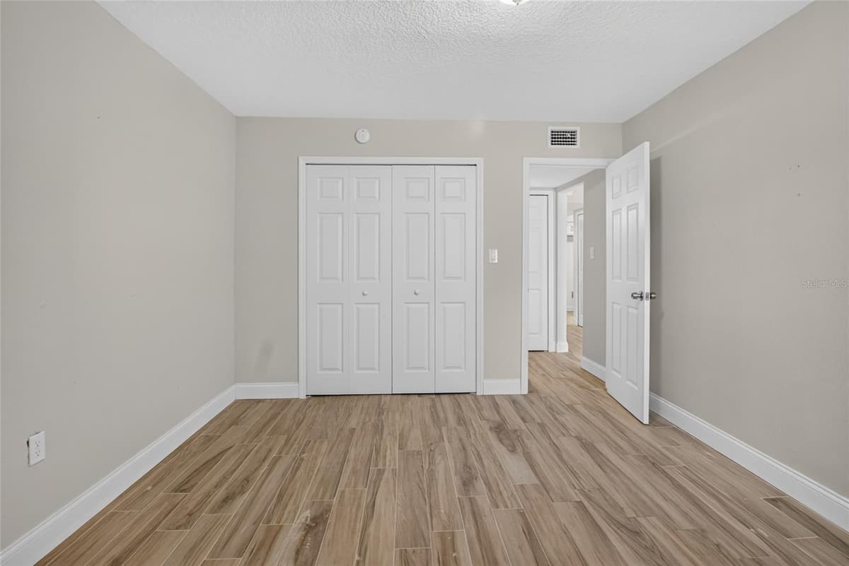 145 SCOTTSDALE SQUARE — photo 23 of 33