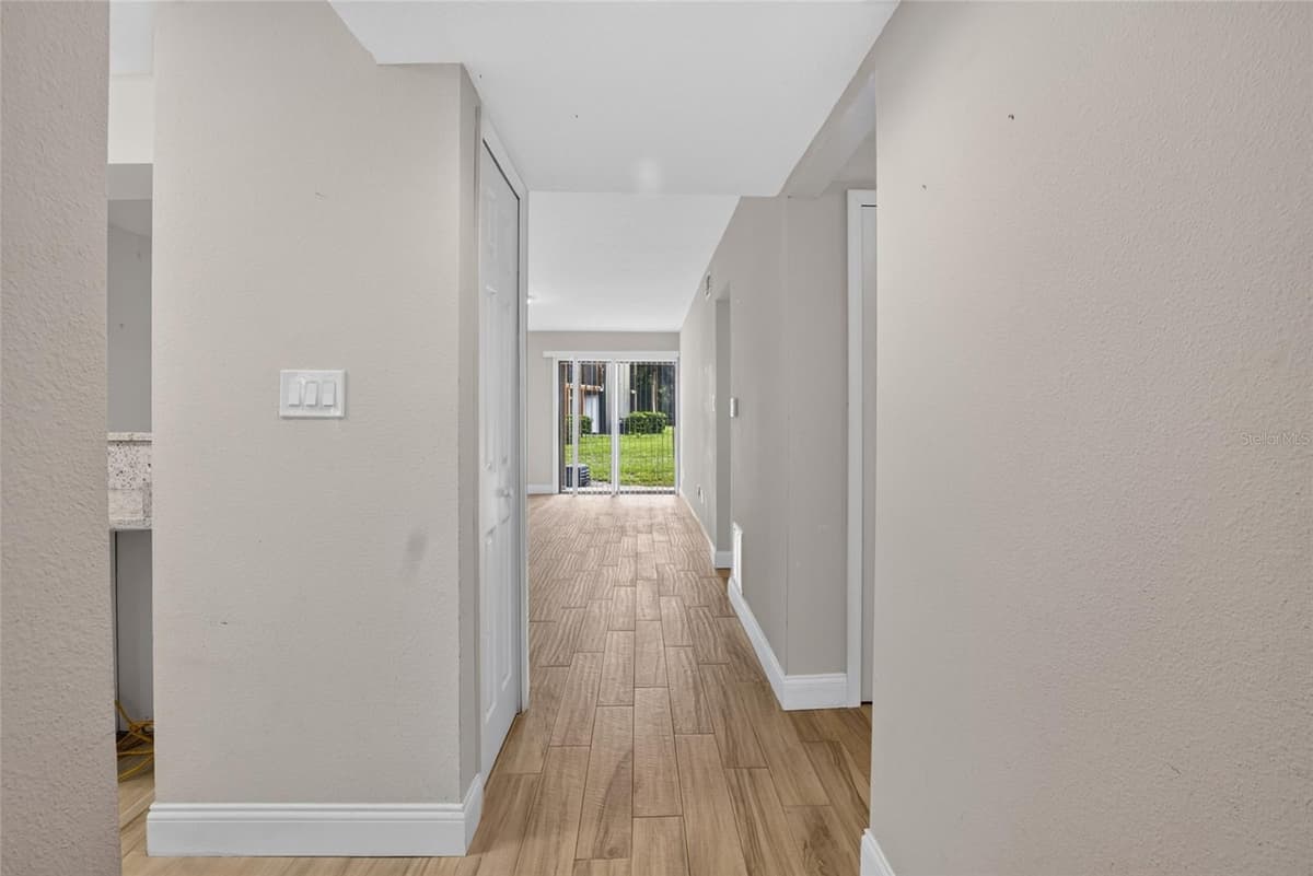 145 SCOTTSDALE SQUARE — photo 8 of 33
