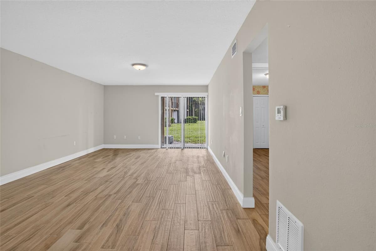 145 SCOTTSDALE SQUARE — photo 11 of 33
