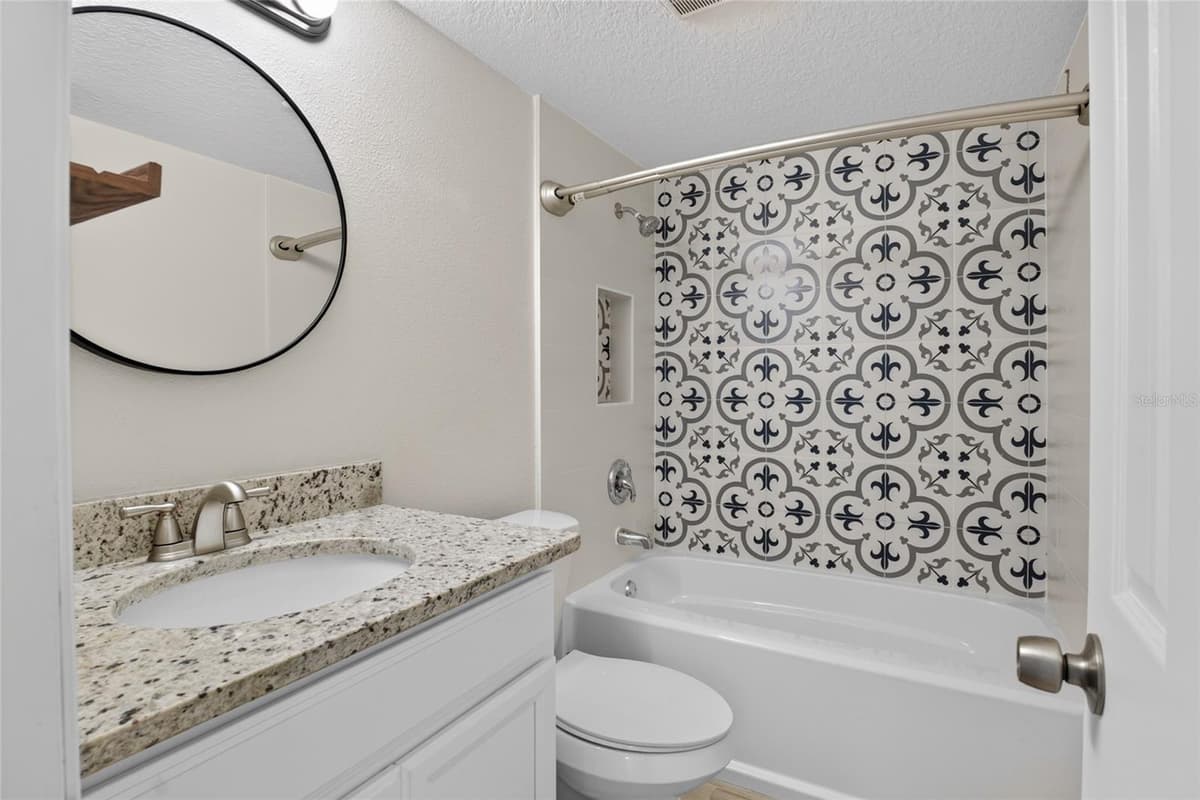 145 SCOTTSDALE SQUARE — photo 18 of 33