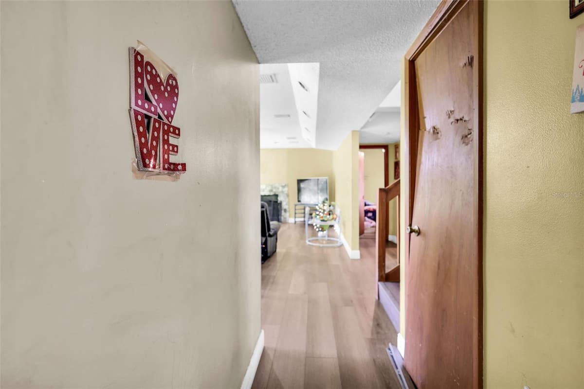 24003 SISLER AVENUE — photo 22 of 68