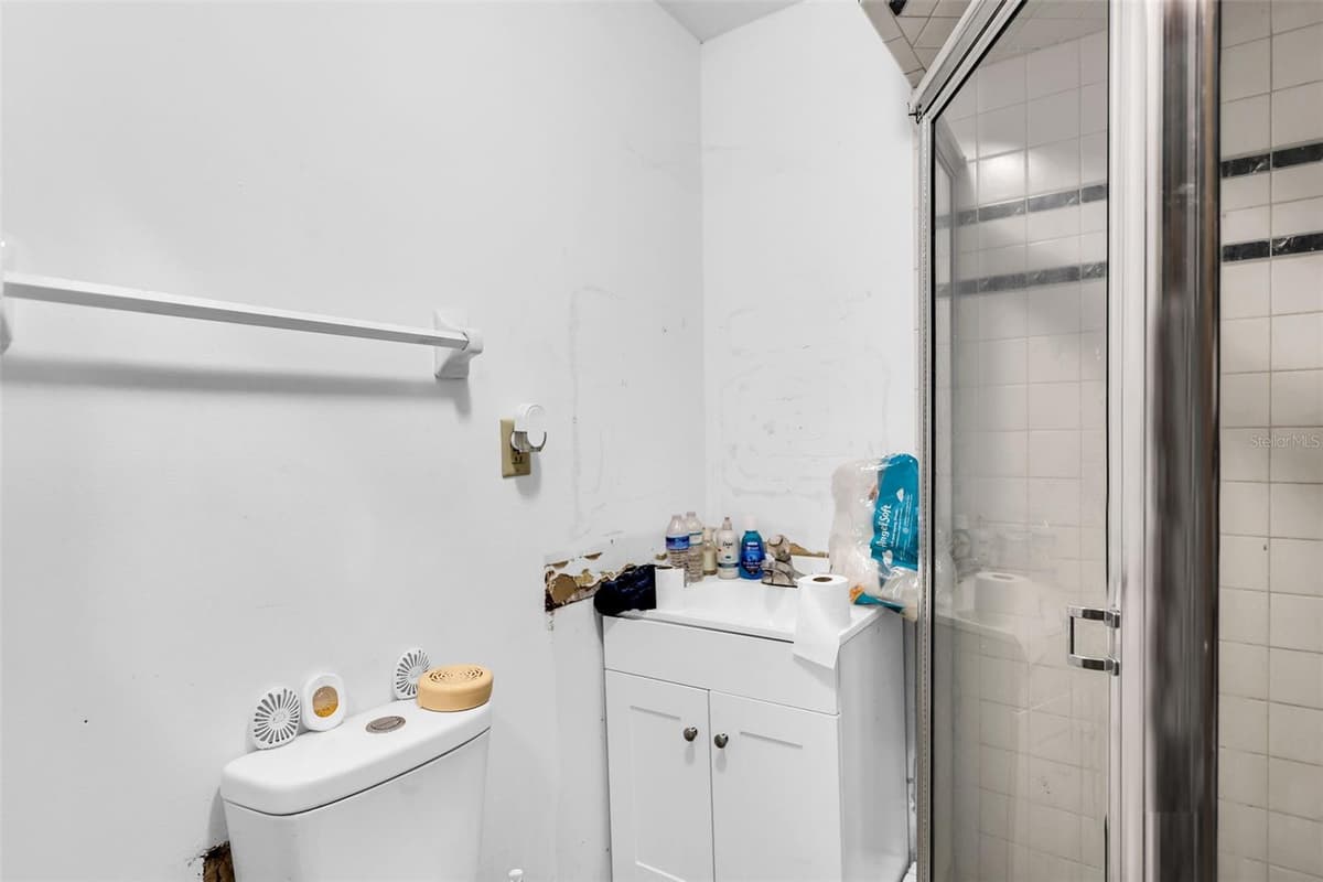 24003 SISLER AVENUE — photo 23 of 68