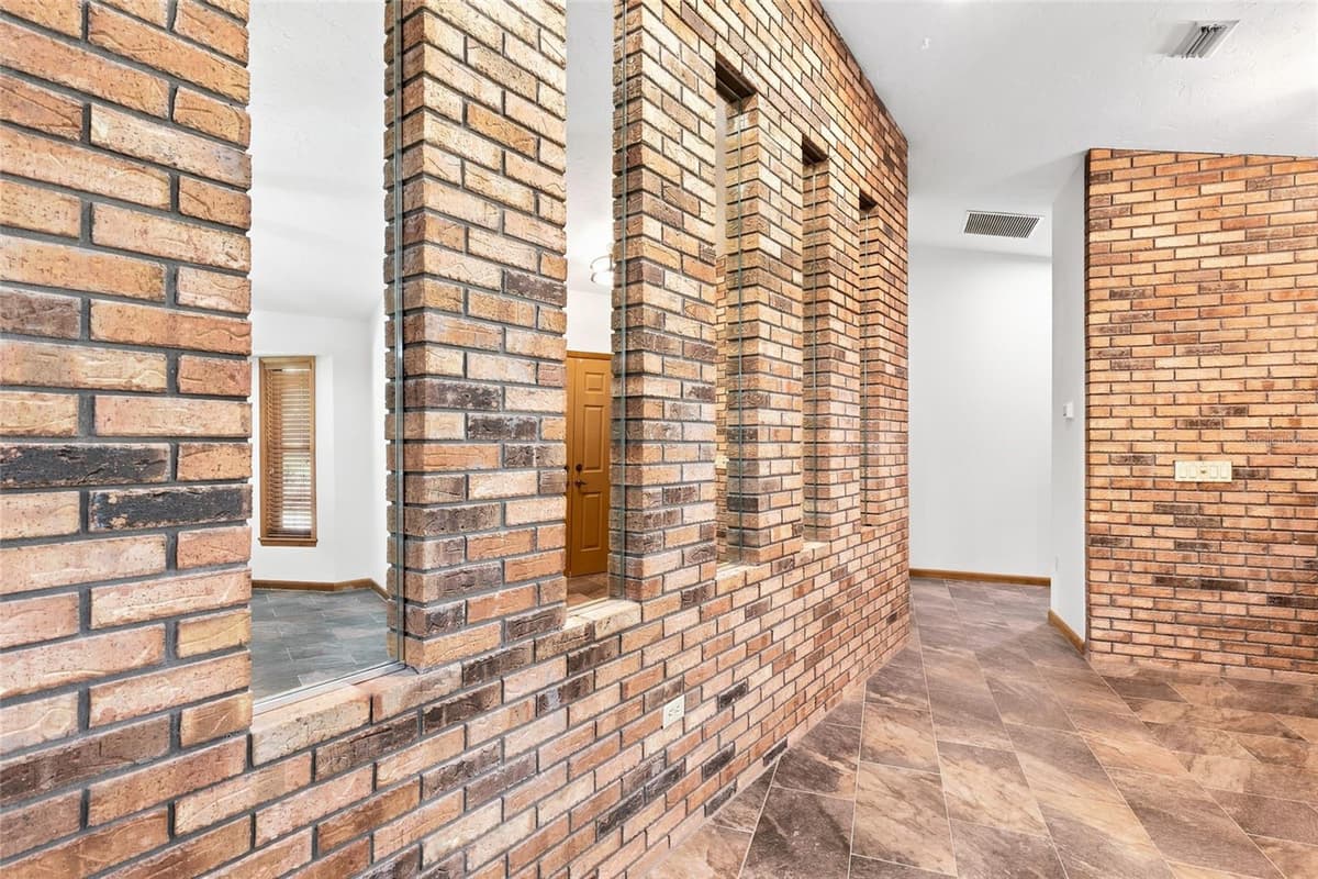 10616 FOREST RUN DRIVE — photo 13 of 61