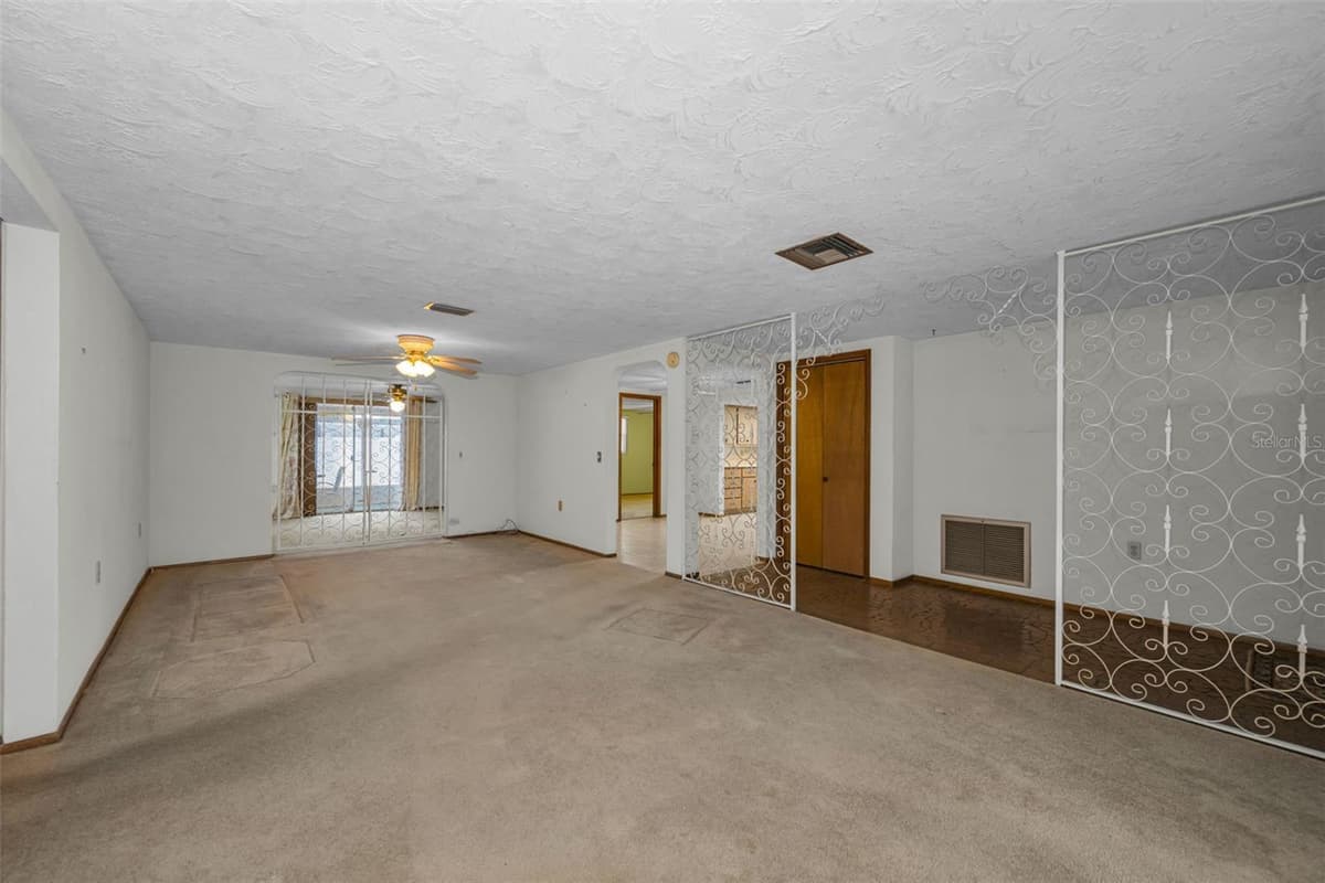 5834 EMBAY AVENUE — photo 16 of 55