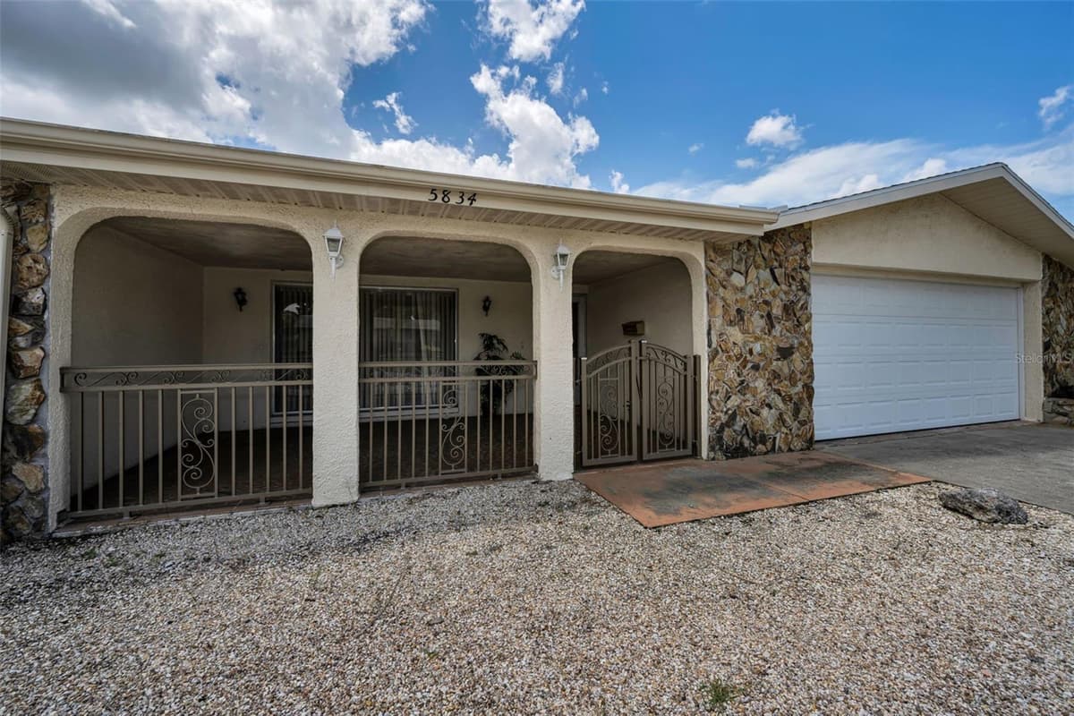 5834 EMBAY AVENUE — photo 7 of 55