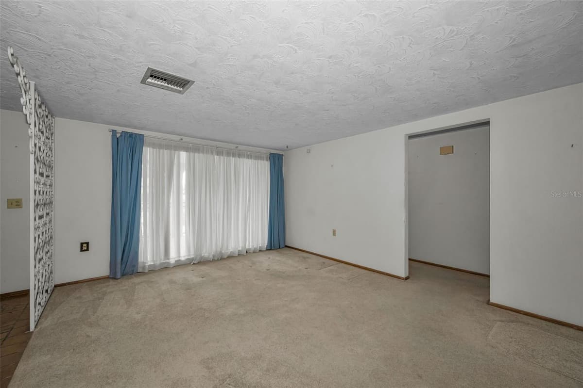 5834 EMBAY AVENUE — photo 15 of 55