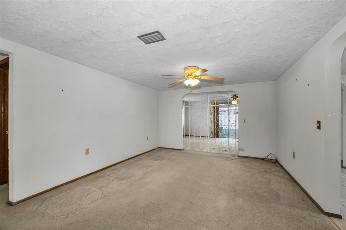5834 EMBAY AVENUE — photo 17 of 55