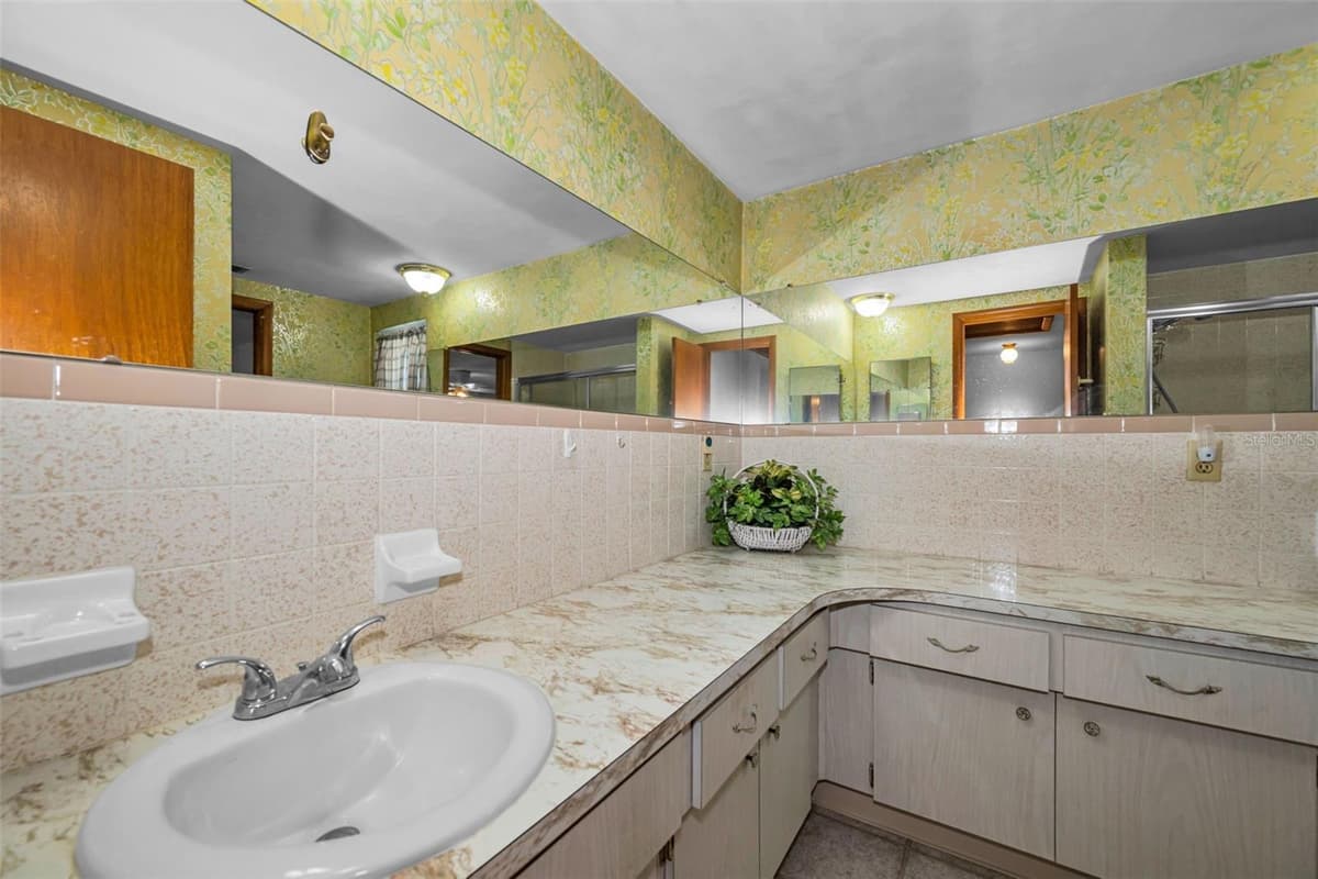 5834 EMBAY AVENUE — photo 37 of 55