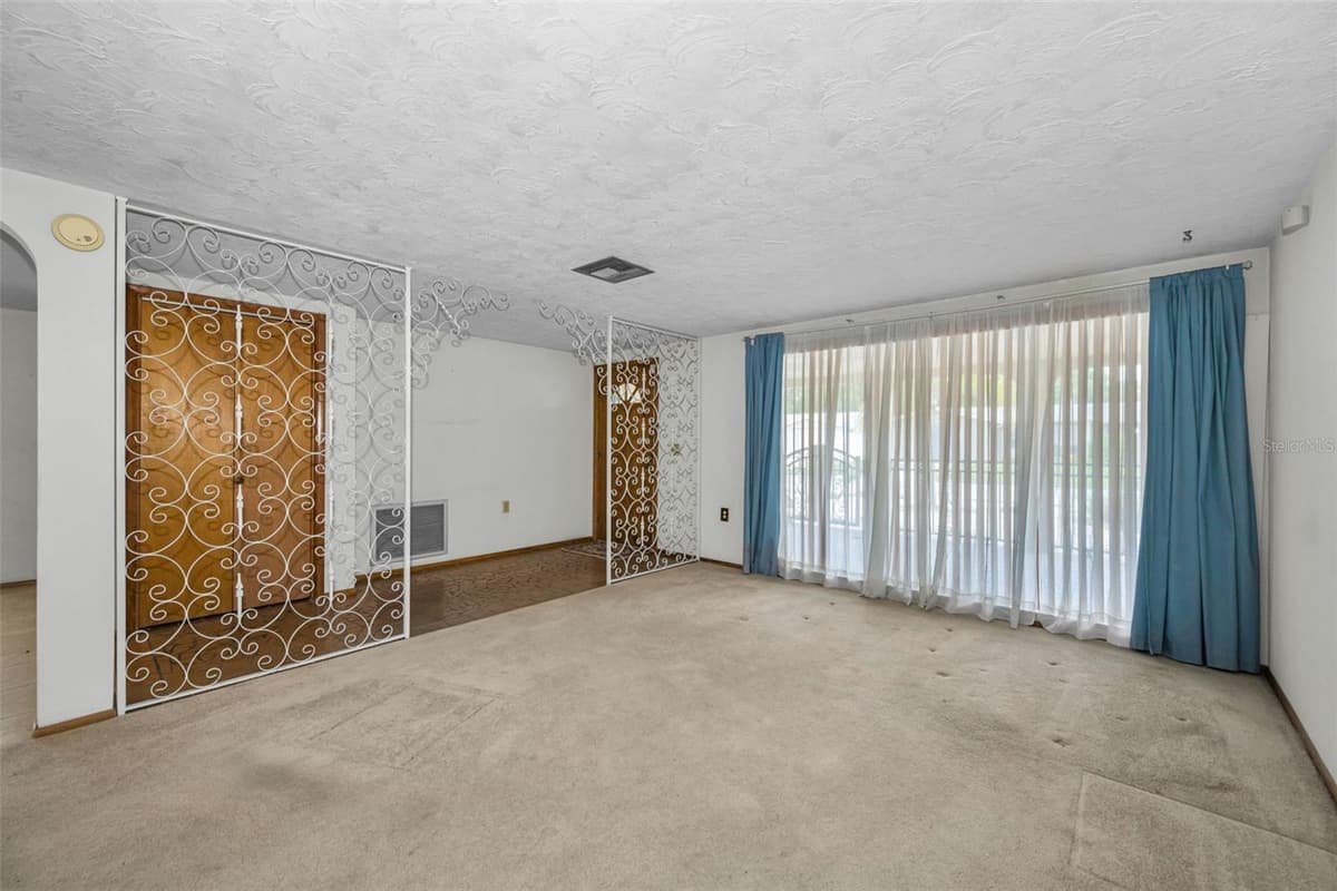 5834 EMBAY AVENUE — photo 14 of 55