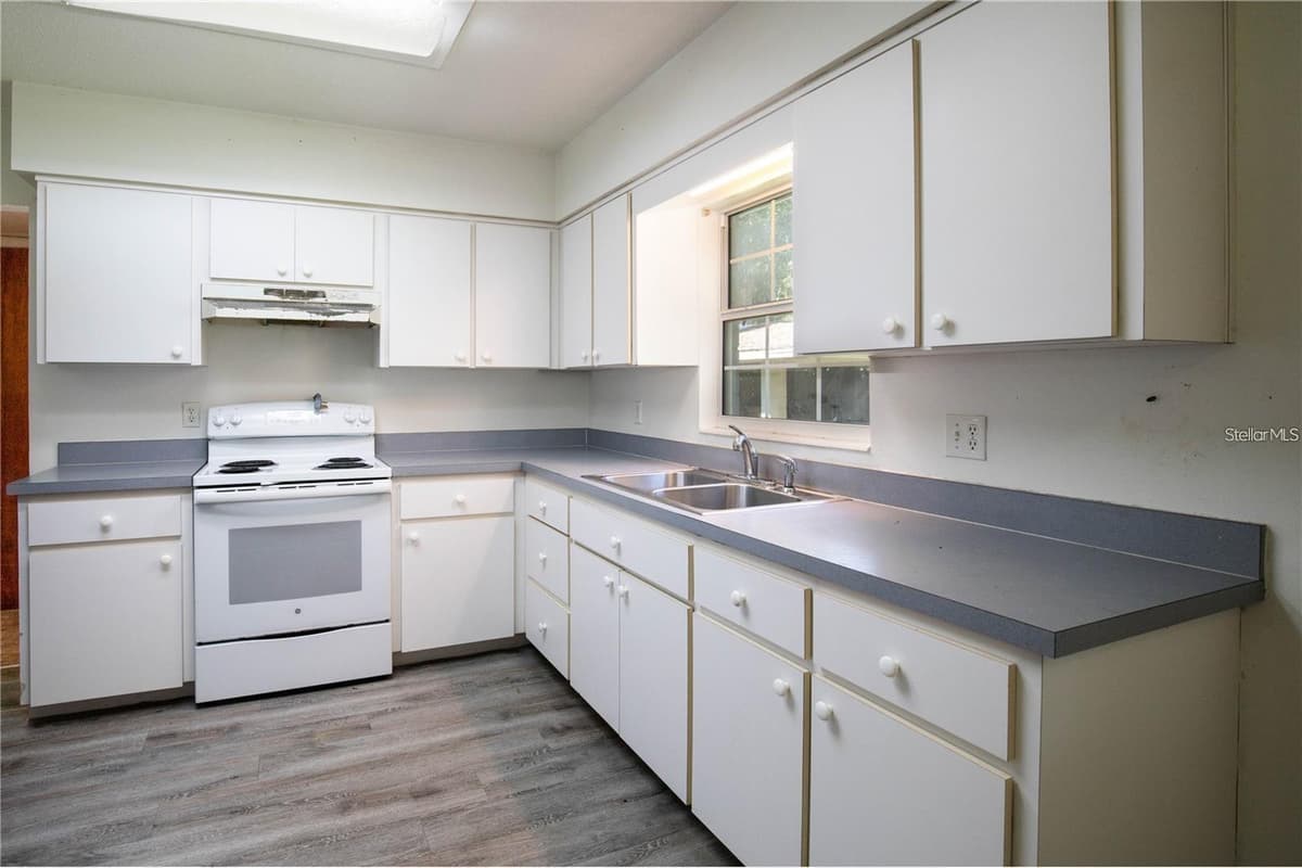 25525 COLMAR AVENUE — photo 13 of 15