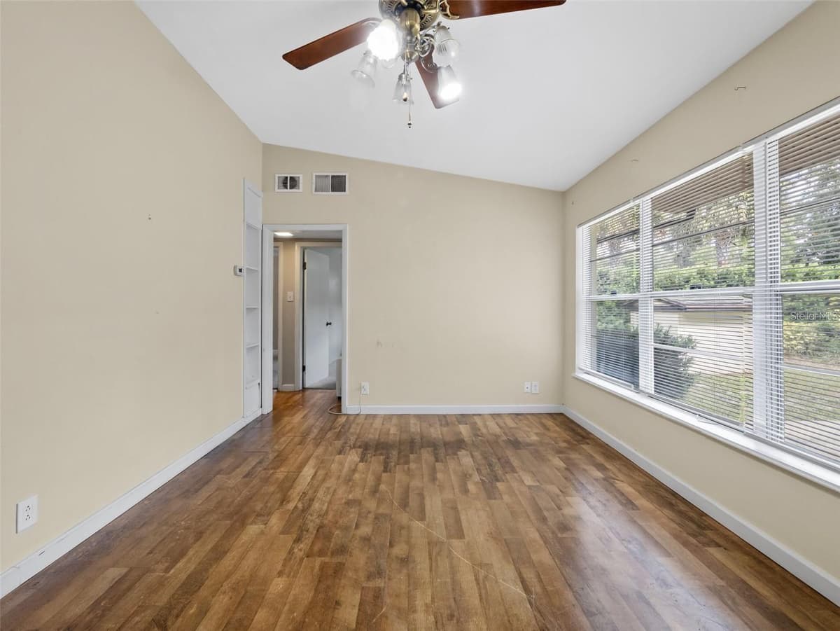 25519 COLMAR AVENUE — photo 3 of 13