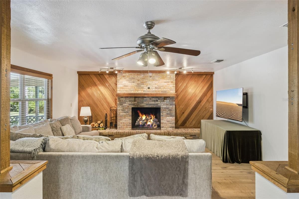 8681 DEER RUN DRIVE — photo 11 of 50
