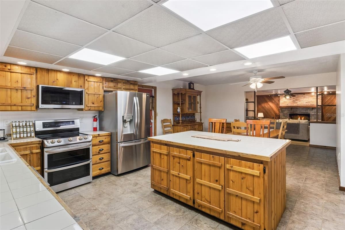 8681 DEER RUN DRIVE — photo 16 of 50