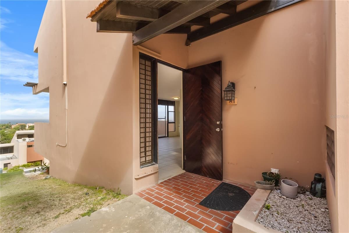 170 PALMAS DR — photo 2 of 45