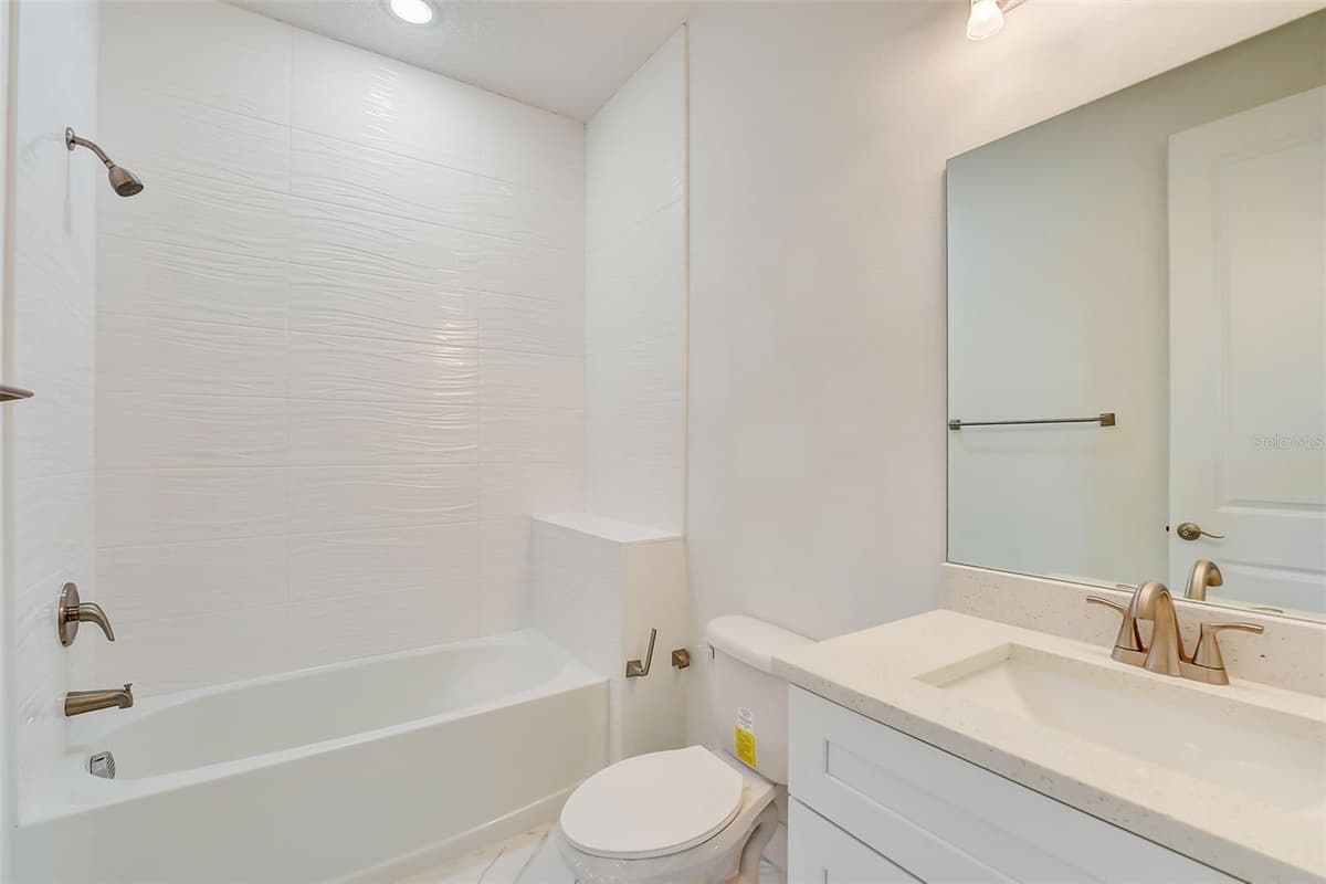 3889 WALKER ROAD — photo 16 of 49