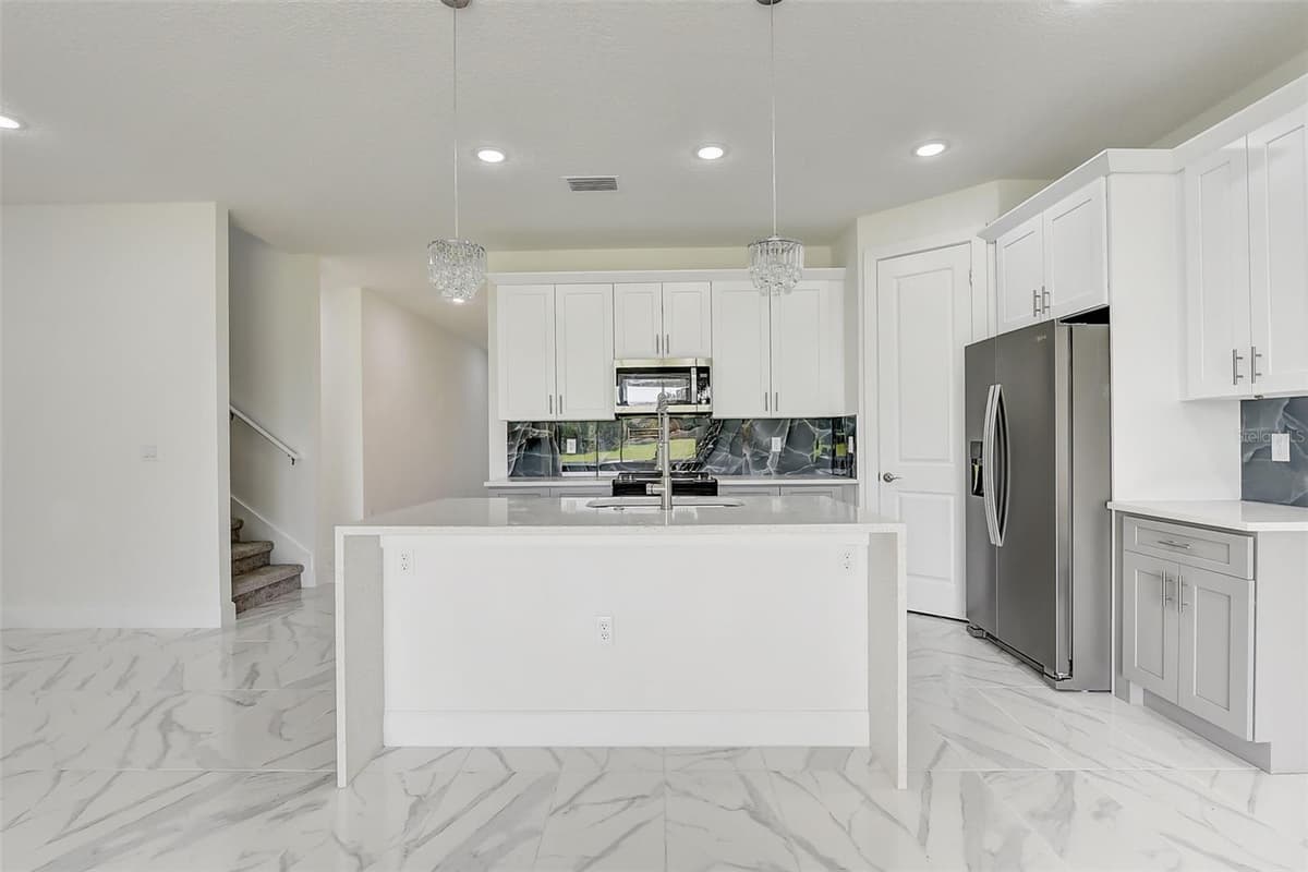 3889 WALKER ROAD — photo 10 of 49