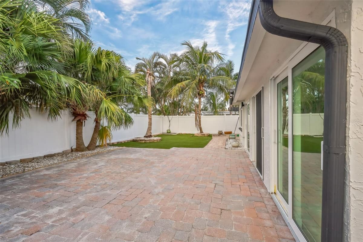 747 PRUITT DRIVE — photo 5 of 17