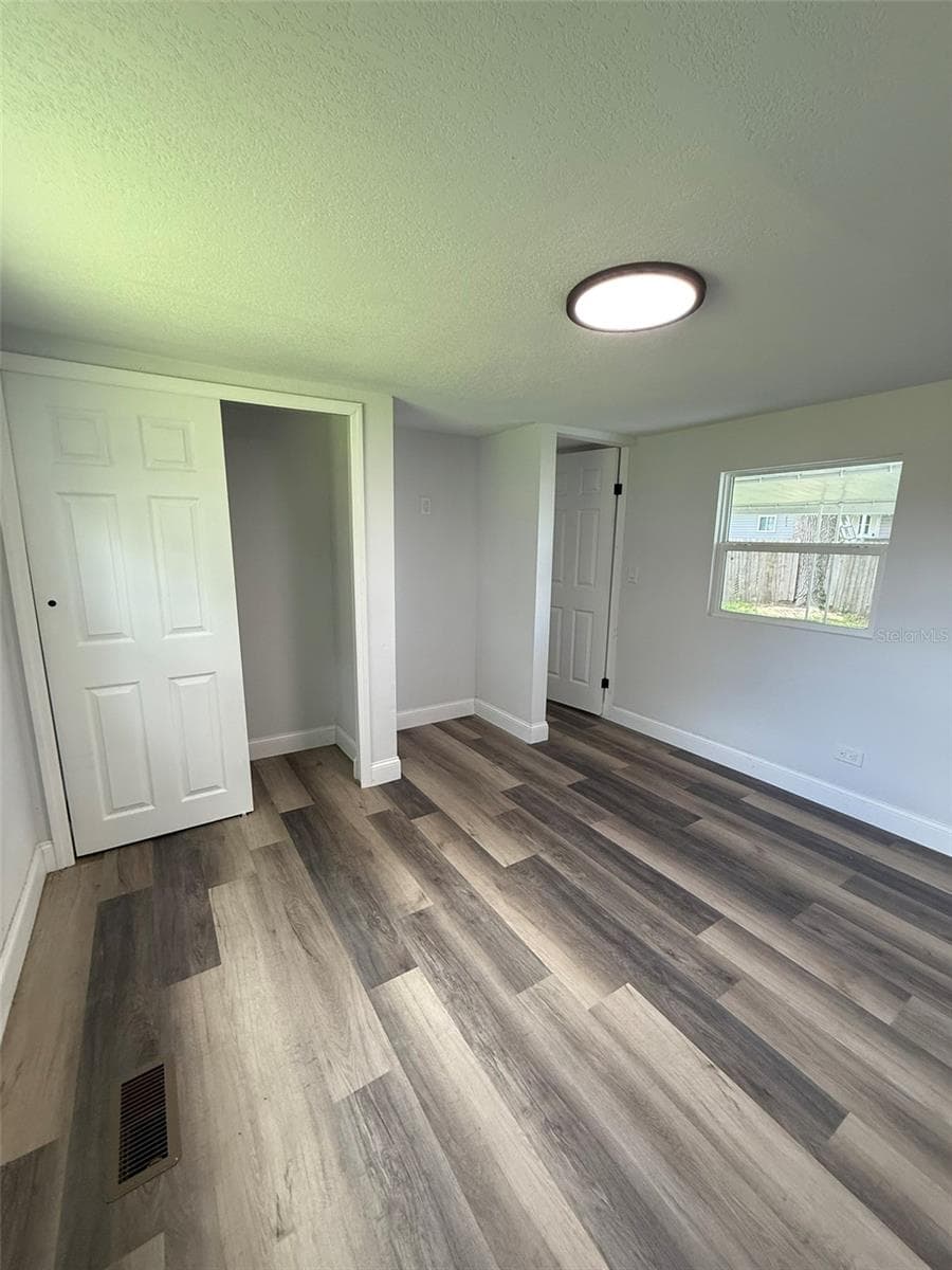 904 ROBINSON AVENUE — photo 17 of 21