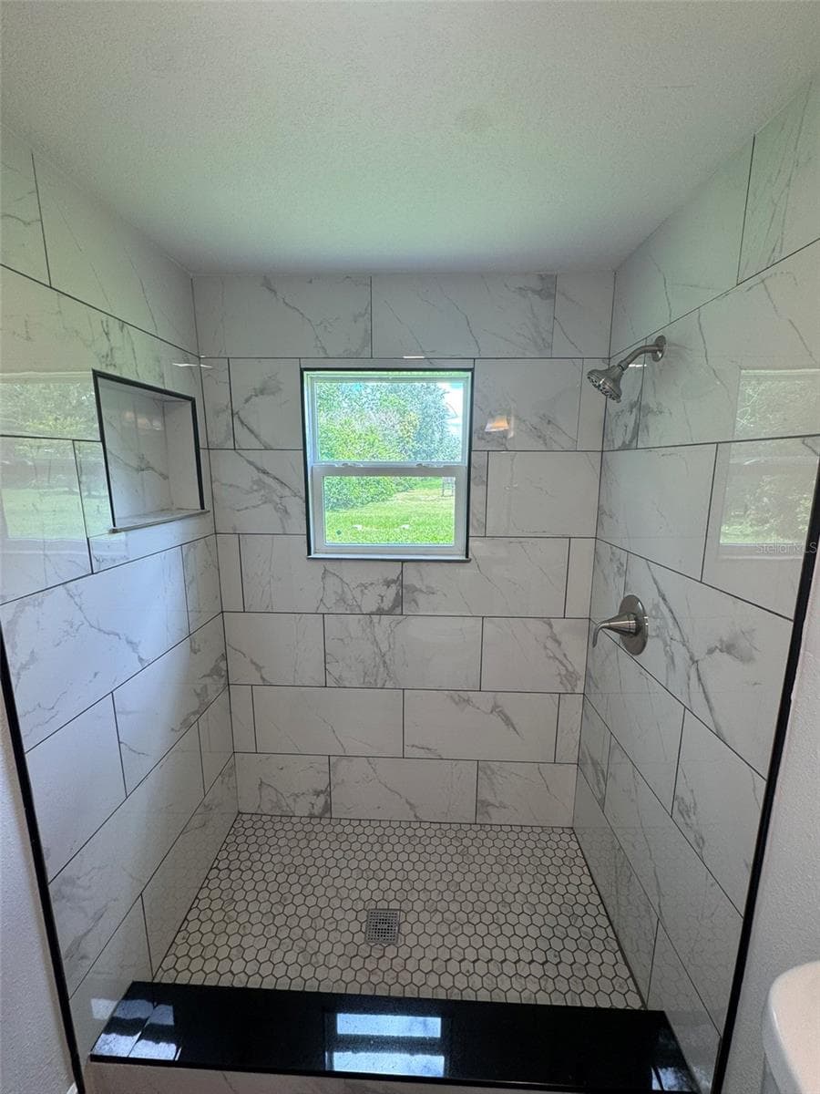904 ROBINSON AVENUE — photo 2 of 21