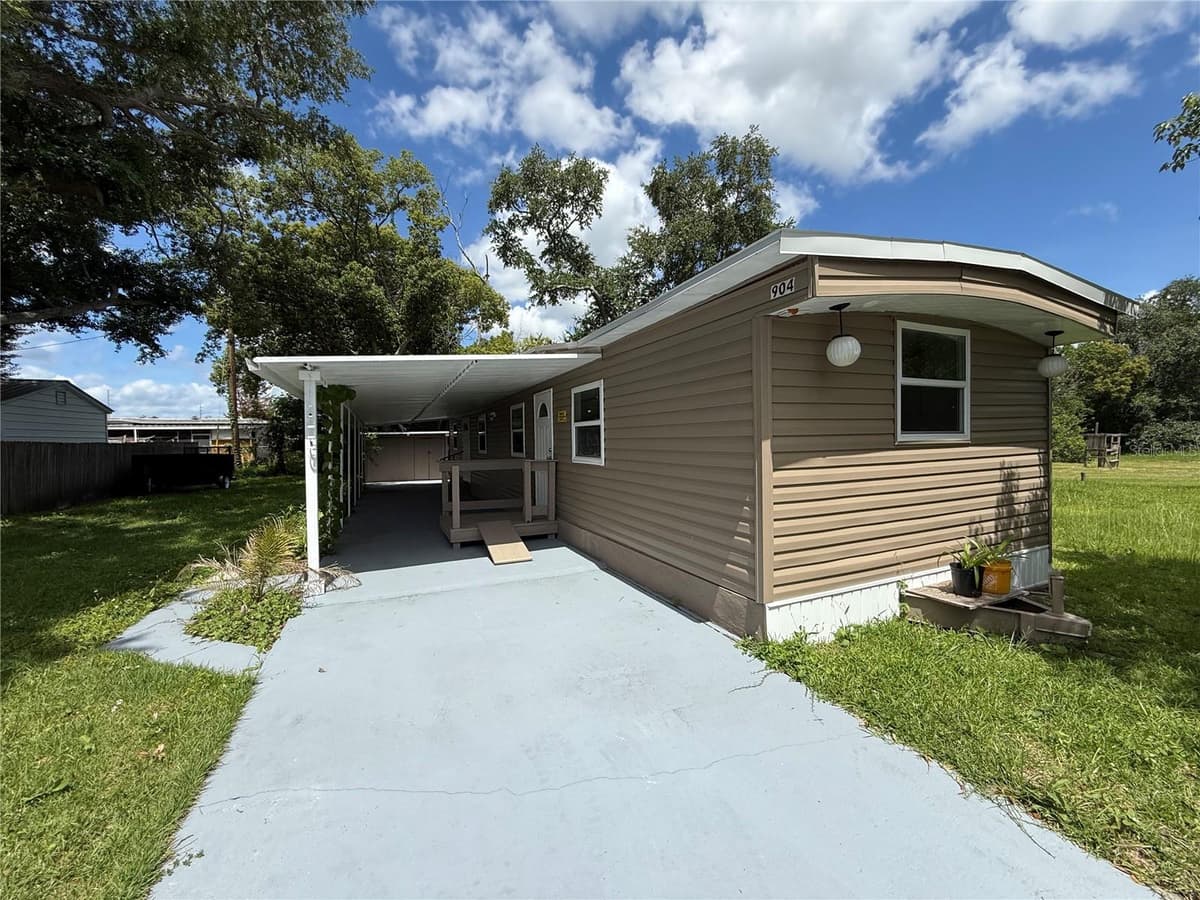 904 ROBINSON AVENUE — photo 1 of 21