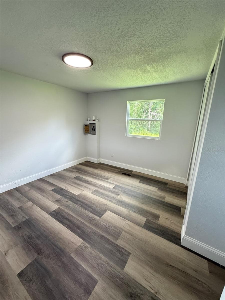 904 ROBINSON AVENUE — photo 16 of 21