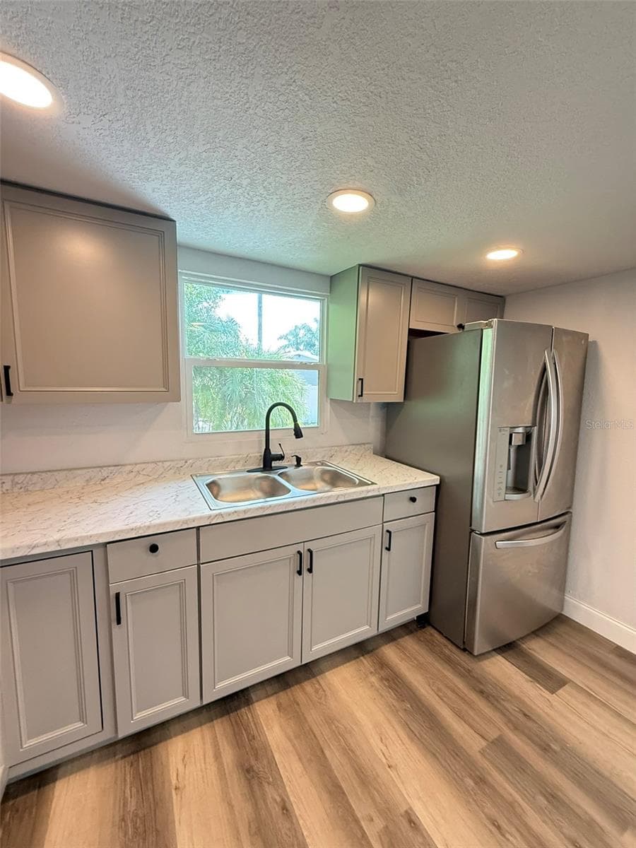904 ROBINSON AVENUE — photo 18 of 21