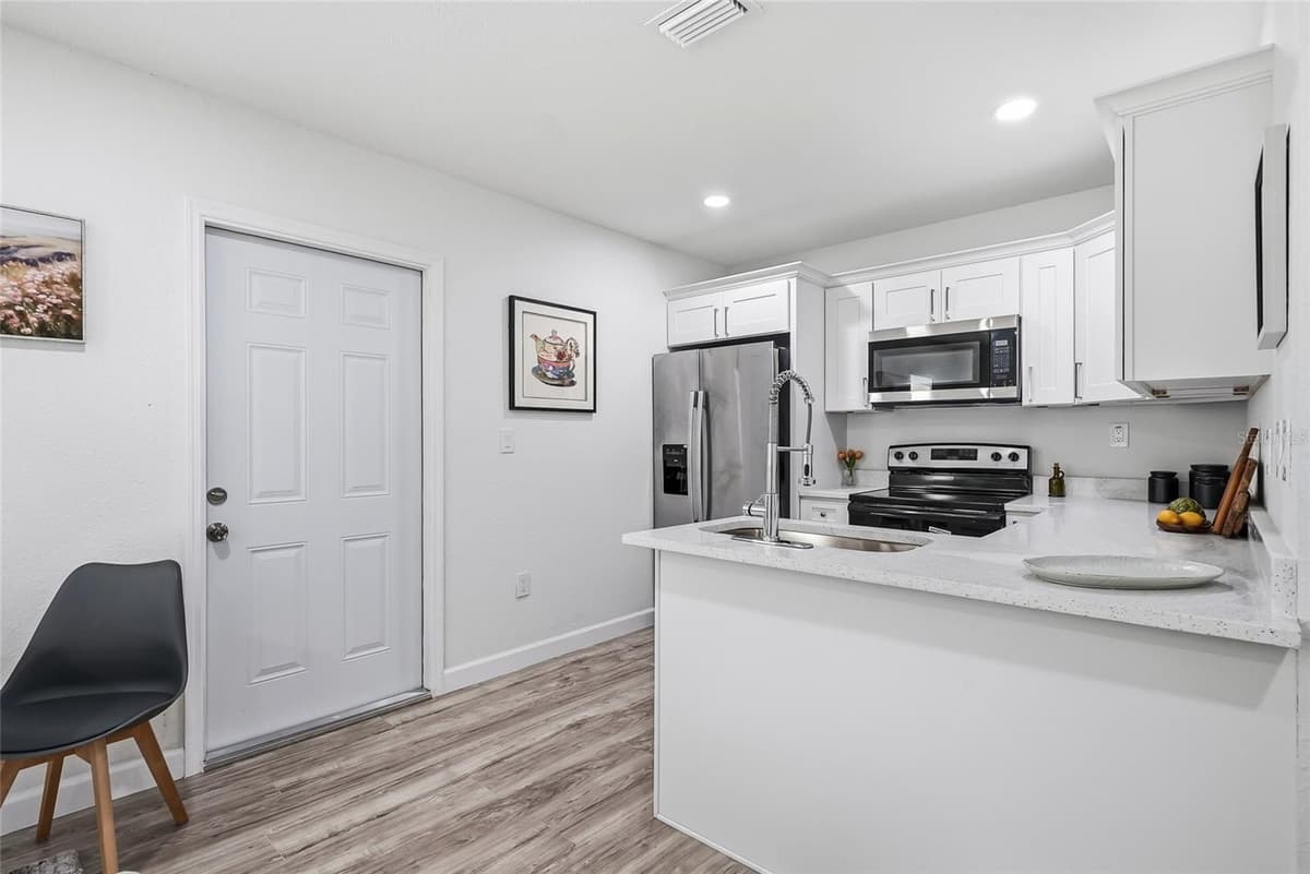 1313 SITKA STREET — photo 11 of 25